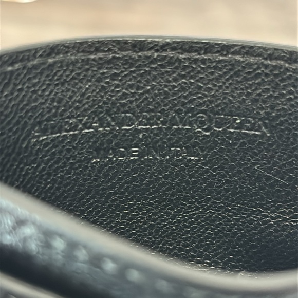 Alexander McQueen card holder with skull and studs - Picture 4 of 5